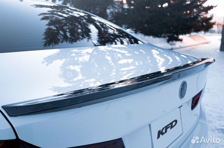 BMW 5 G30 спойлер. FRP Черный глянец