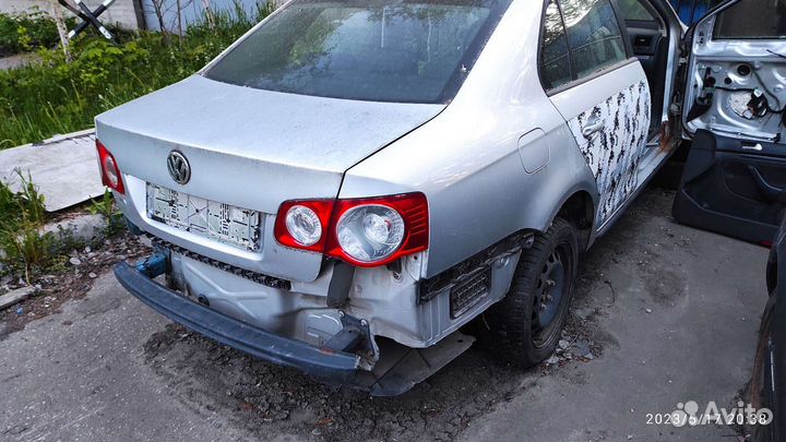 Volkswagen jetta 5. 2010. 1.6 бензин. разбор