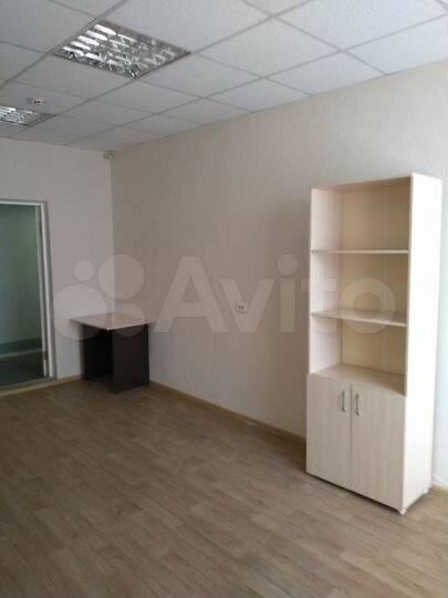 Офис в бц на ул.Фабричная, 4 этаж. 27 м2 - без ком