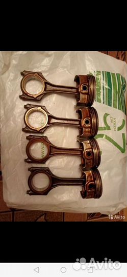 Шатуны с гранты двигателя 11186