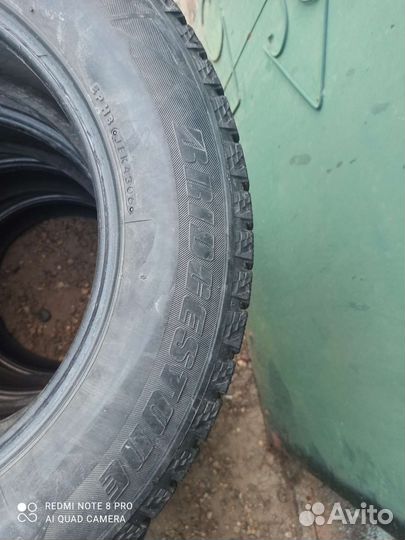 Bridgestone Blizzak Revo 696 215/65 R16