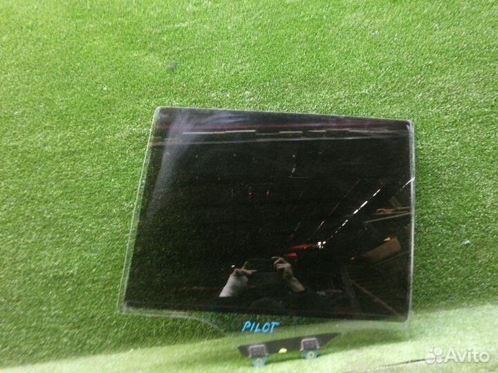 Стекло двери заднее левое Honda Pilot YF4