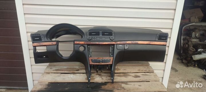 Mercedes W 211 торпеда салон