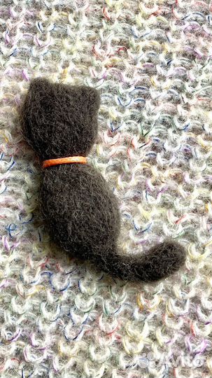 Брошь ручной работы из шерсти