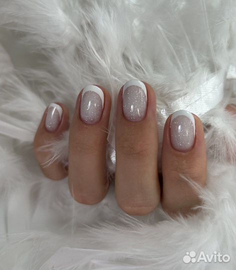 Модель на маникюр