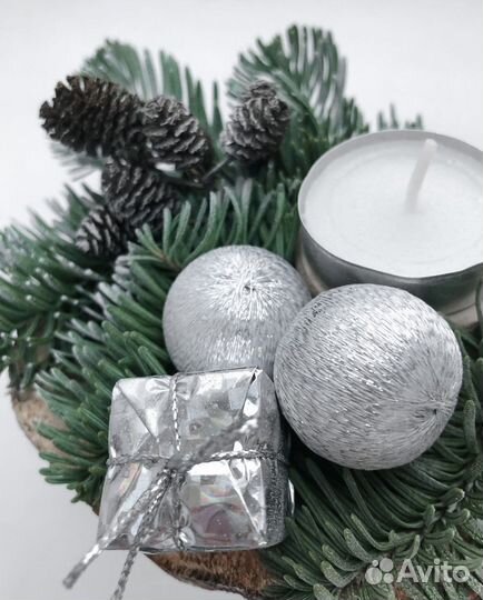 Новогодний венок, подсвечники, новогодний букет