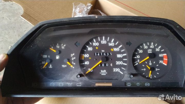 Приборная панель мерседес 124