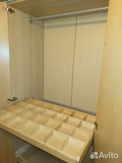 Три шкафа для одежды