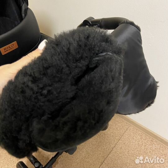 Муфта варежки на коляску с мехом