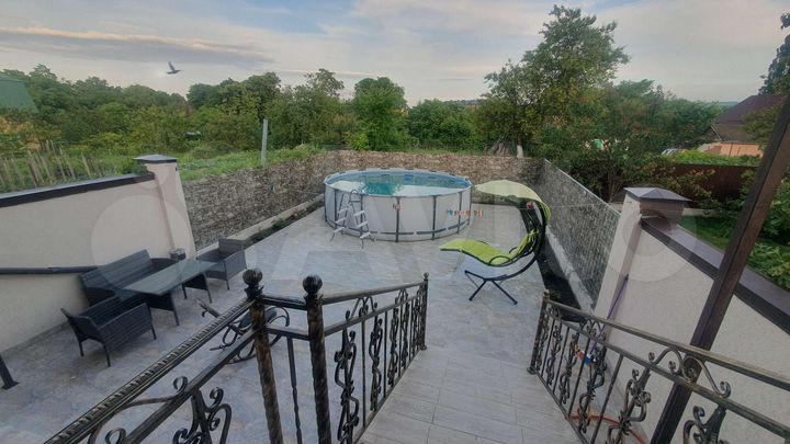 2-к. квартира, 60 м², 1/3 эт.