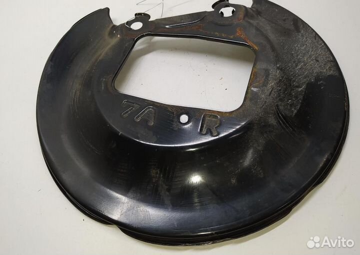 Щит опорный задний правый Honda HR-V