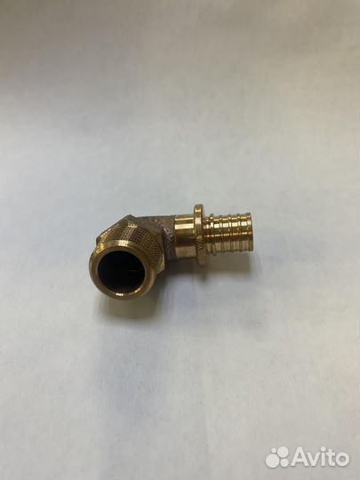 Уголок рехау с наружной резьбой 16х1/2