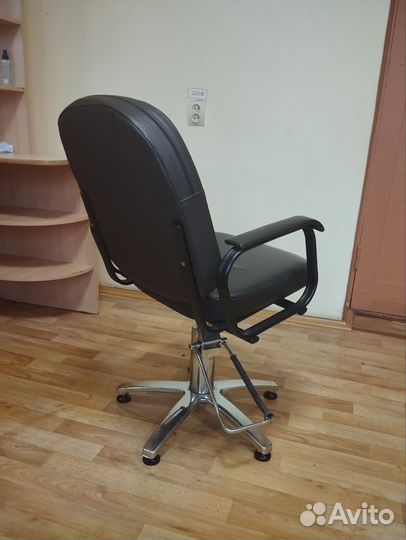 Парикмахерское кресло