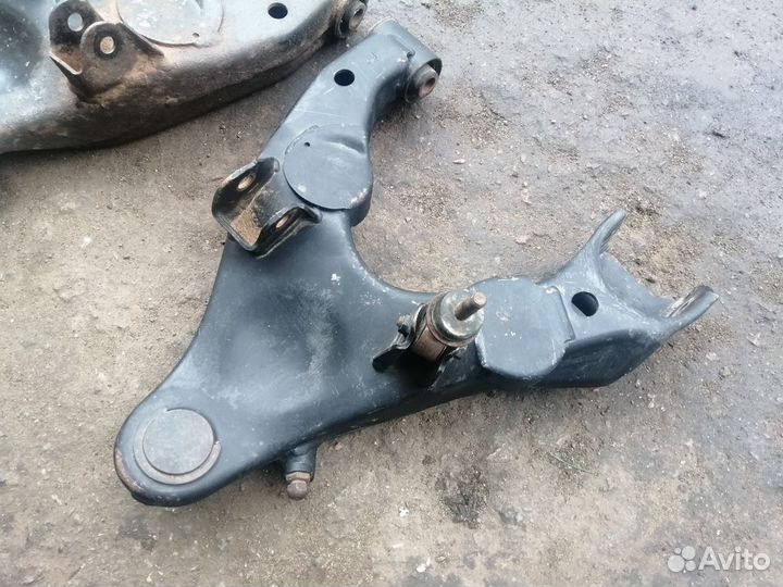 Рычаг перед нижний Toyota Land Cruiser 100