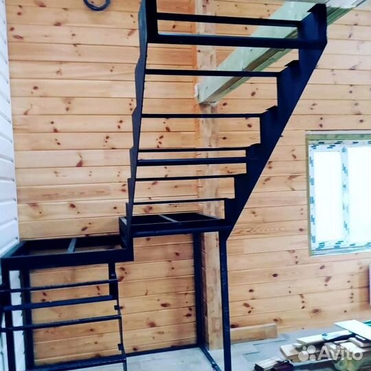 Лестница на металлокаркасе на весь срок службы дома
