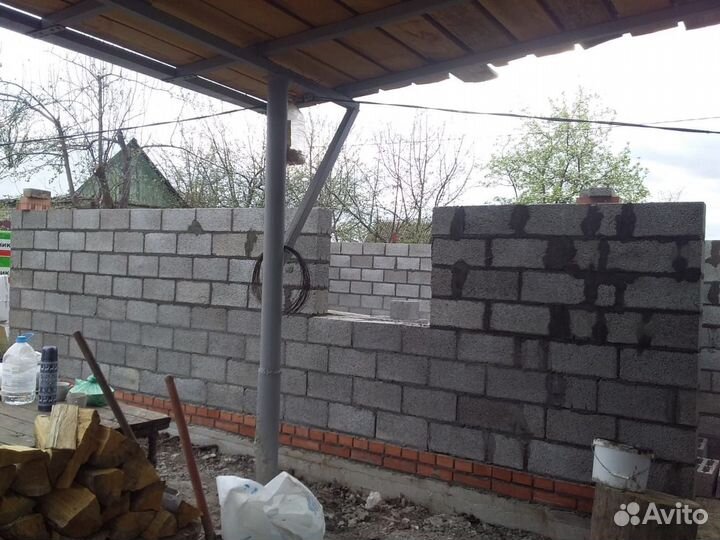 Бригада плотников строителей