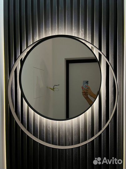 Зеркало в тонкой раме