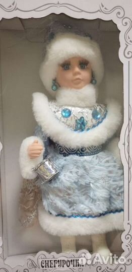 Снегурочка-кукла коллекционнная на ножках