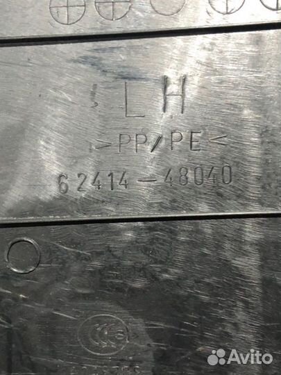 Накладка на стойку кузова левая Lexus Rx 350