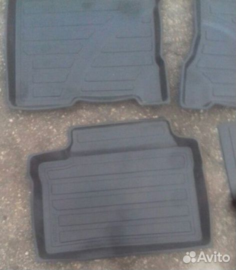 Резиновые коврики от Весты кросс оригинал