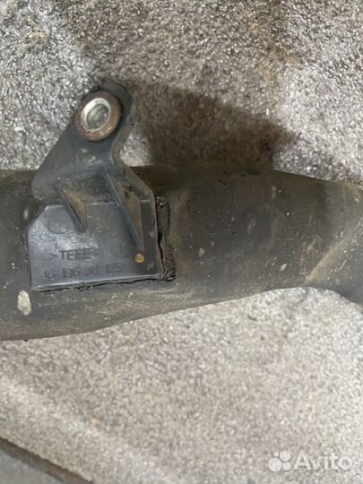 Патрубок интеркулера land Rover Discovery 3