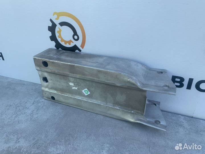 Кронштейн бампера Mercedes X204 A2046201295