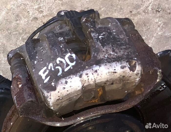 Суппорт тормозной передний Mercedes-Benz W211