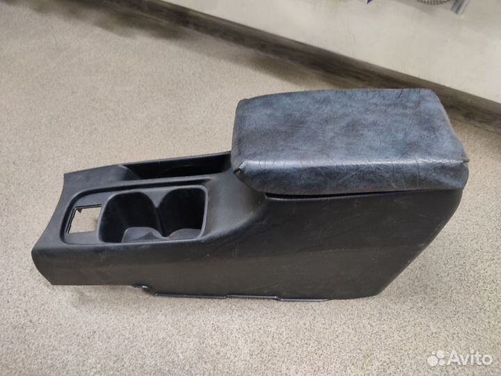 Подлокотник Lancer 9