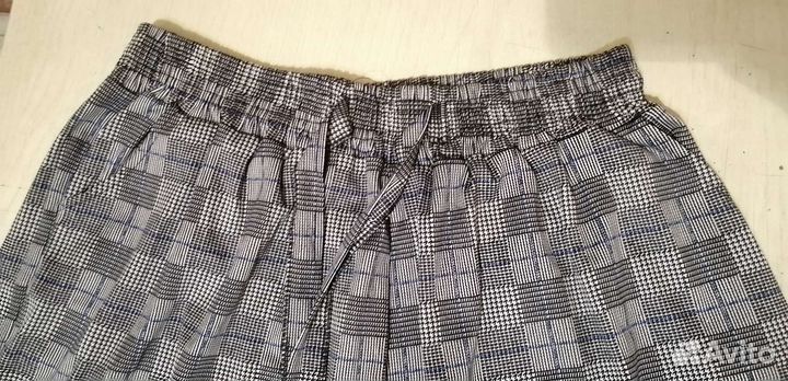 Отдам бесплатно женские шорты новые