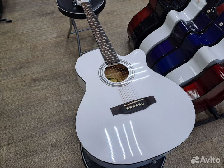 Гитара акустическая белая с металлическими струн