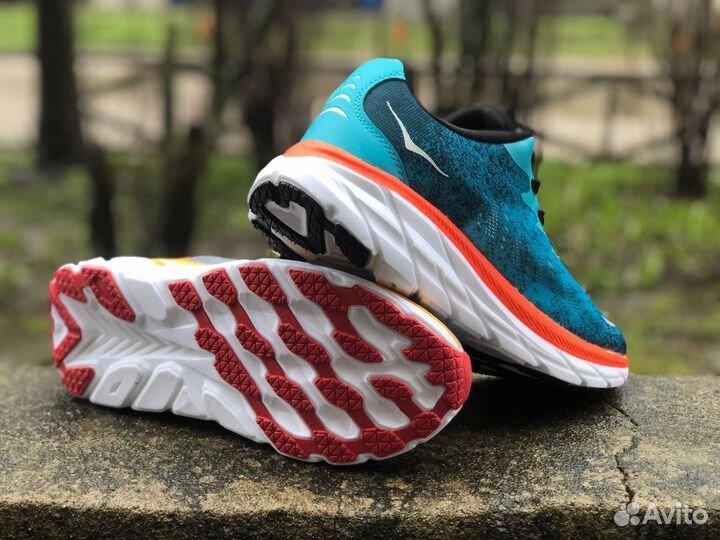 Беговые кроссовки Hoka