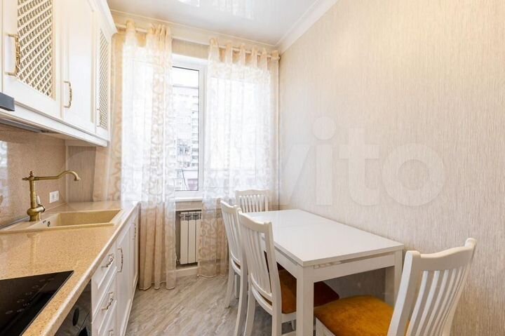 1-к. квартира, 42 м², 7/13 эт.