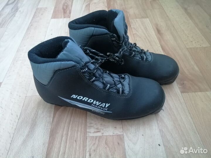 Лыжные ботинки