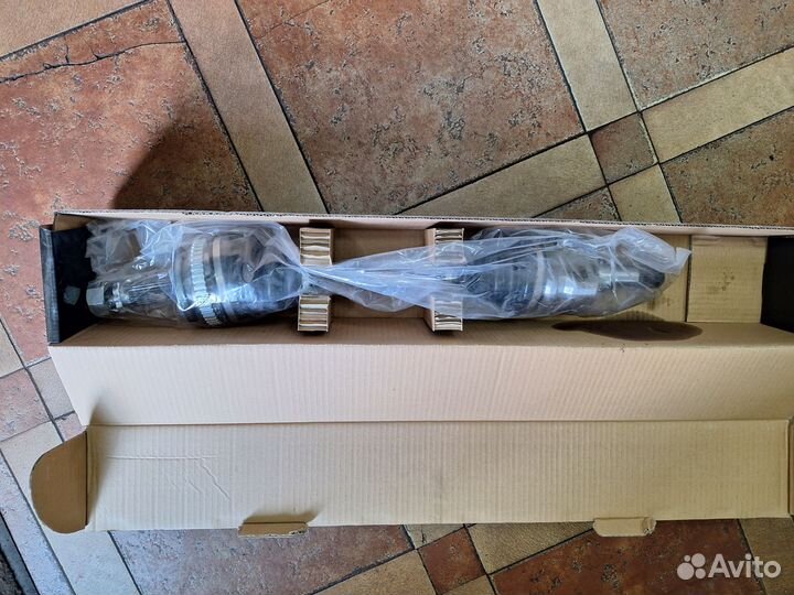 Привод передний левый Dodge Caravan 2001 -2007