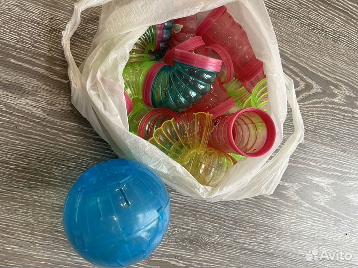 Хомяк с клеткой