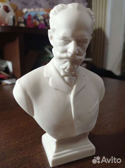 Фарфоровая статуэтка П. И. Чайковский