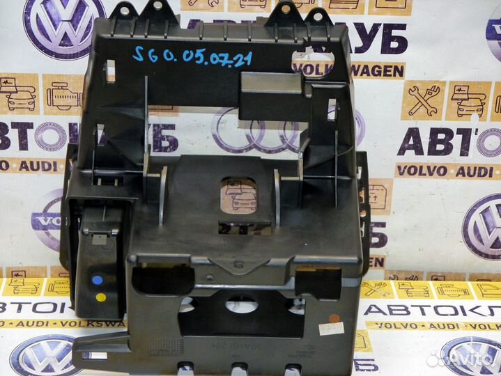 Крепление магнитолы Вольво XC70 S60