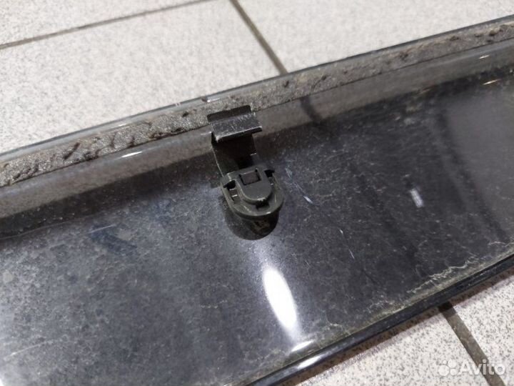 Ветровик передний правый Nissan Juke YF15