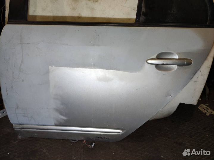 Задняя левая дверь Kia carens 2