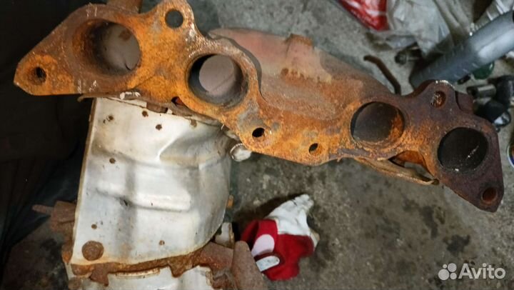 Выпускной коллектор в сборе с катализатором