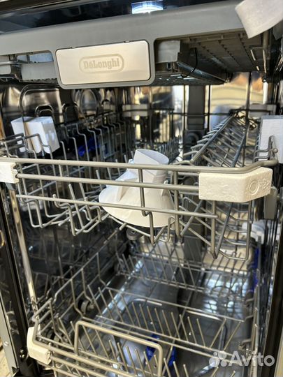 Инверторная посудомоечна машина Delonghi 45см