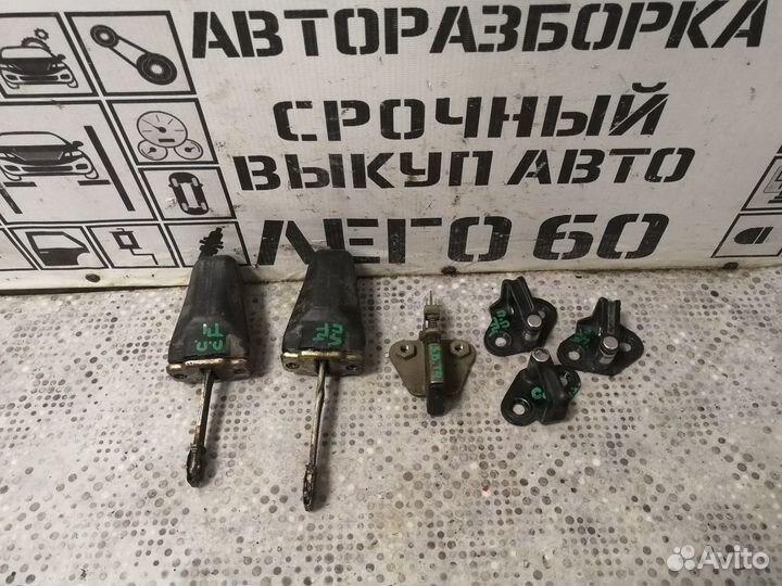 Ответная часть замка двери для VW Transporter T4