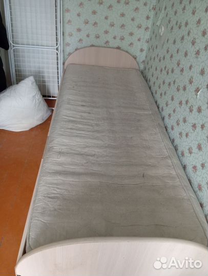 Кровать с матрасом бу