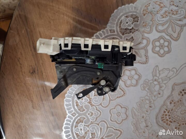 Передний левый замок на range rover 2012.г