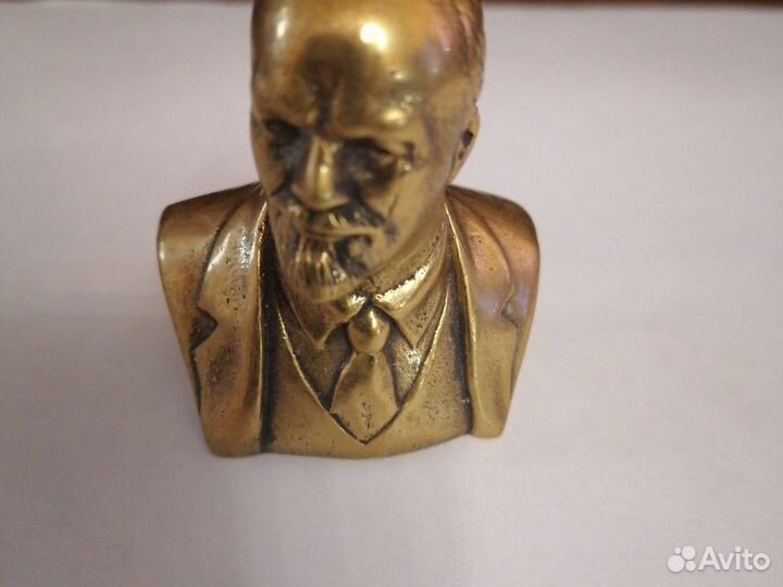 Бюст Ленина