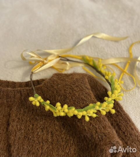 Венок на голову из мимозы