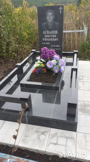 Облагораживание могил, живые/искусственные цветы