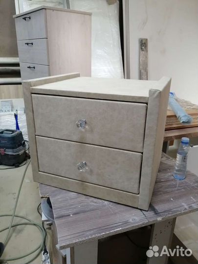 Тумба прикроватная