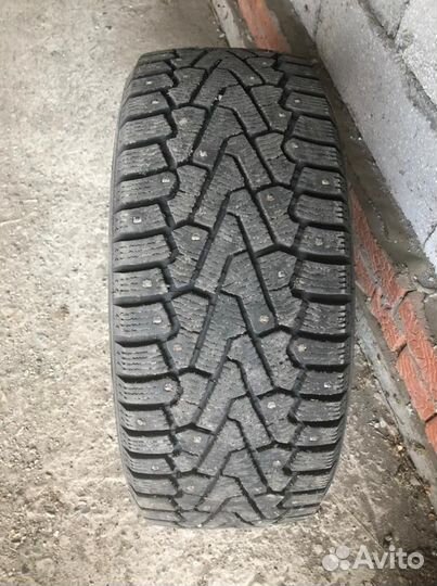 Pirelli Ice Zero 245/40 R18 97H