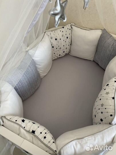 Бортики, простыни, балдахин на детскую кроватку